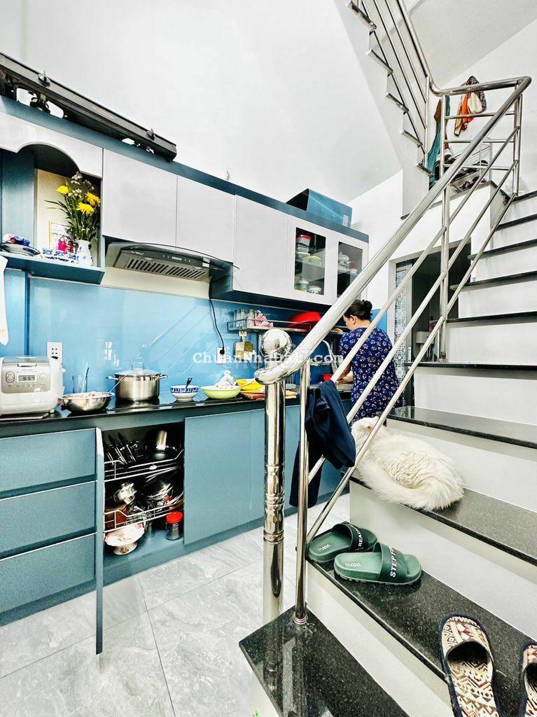 Bán GẤP nhà Phan Văn Trị trệt lửng 2lầu 4PN hẻm 6m