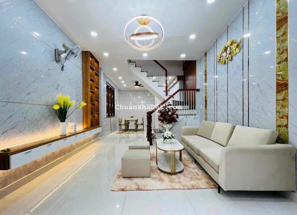 bán siêu phẩm HXH ngay CV Làng hoa vị trí đẹp