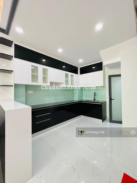 Nhà mới xây xong full nội thất - Nguyễn Thái Sơn - hẻm xe hơi