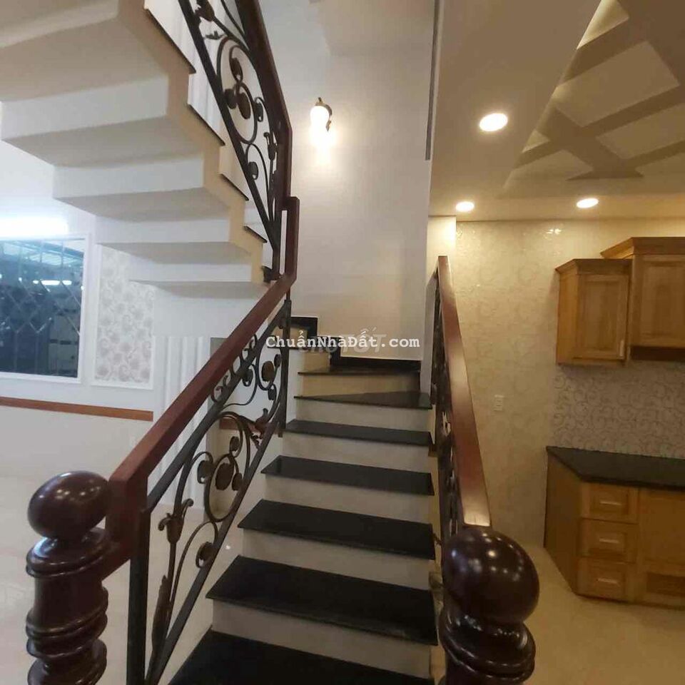 Bán nhà mới 4x13 hẻm XH thông, trệt, lửng 2 lầu, sân thượng