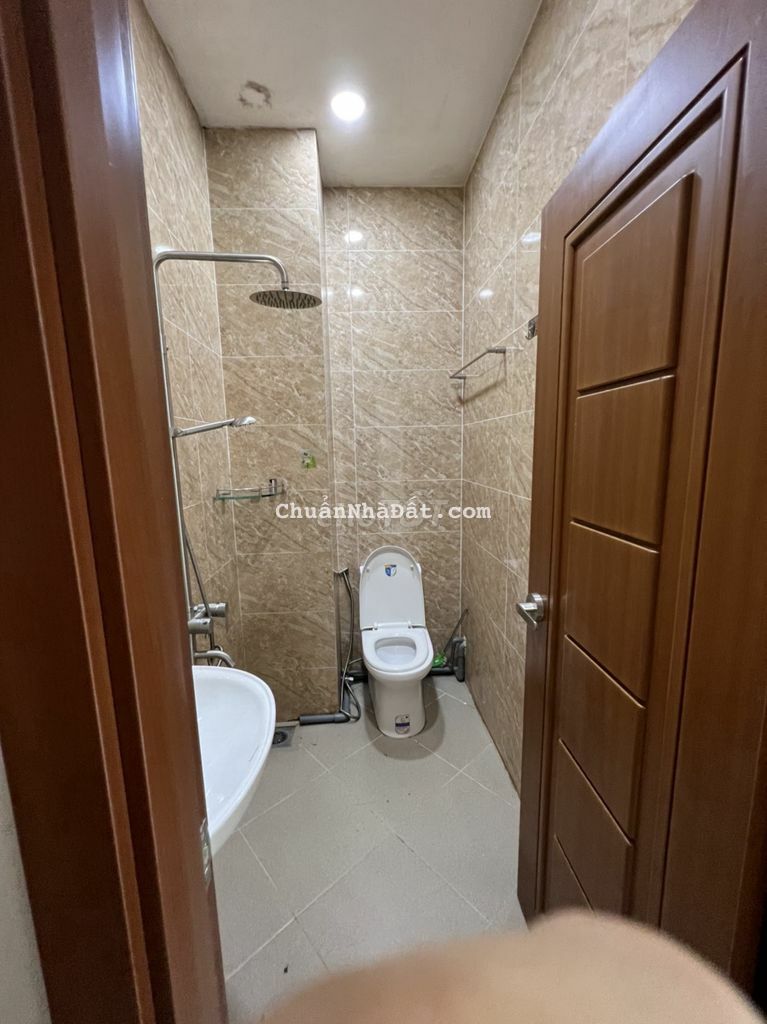 Bán nhà LÊ LỢI ngay trường ĐHCN 4x15m 1T4L, có 9 phòng cho thuê 40tr