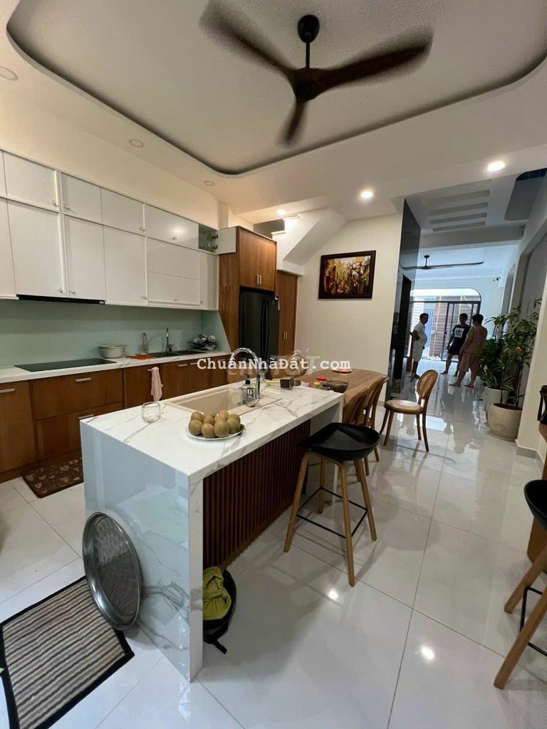 Bán CHDV Lê Quang Định.(4x18m),5 tầng.HĐT:50Triệu/Th chỉ nhỉnh 8 tỷ. Bán CHDV Lê Quang Định.(4x18m),5 tầng.HĐT:50Triệu/Th chỉ nhỉnh 8 tỷ.