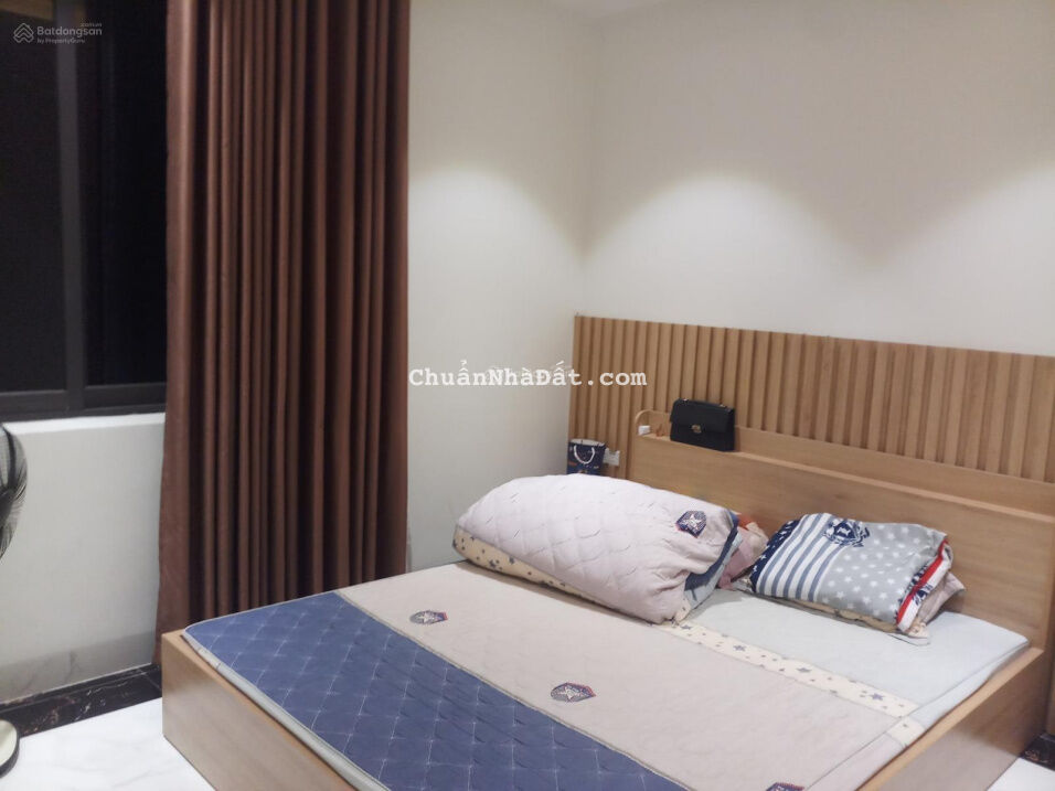 Bán nhà Dương Văn Bé, phố to gần Times City, 100m2, 11 tỷ