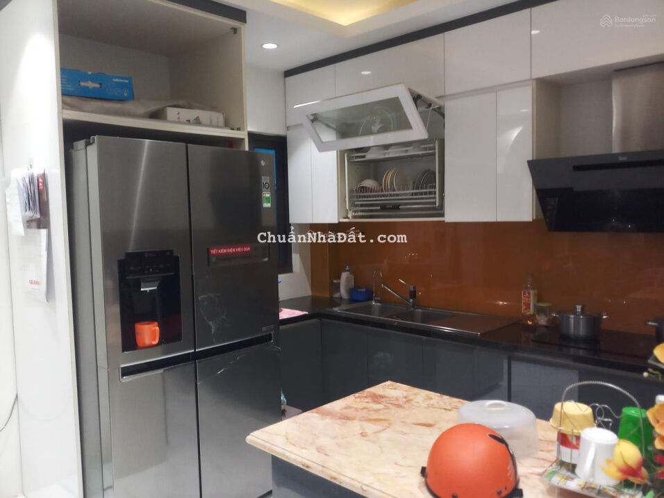 Bán nhà Dương Văn Bé, phố to gần Times City, 100m2, 11 tỷ