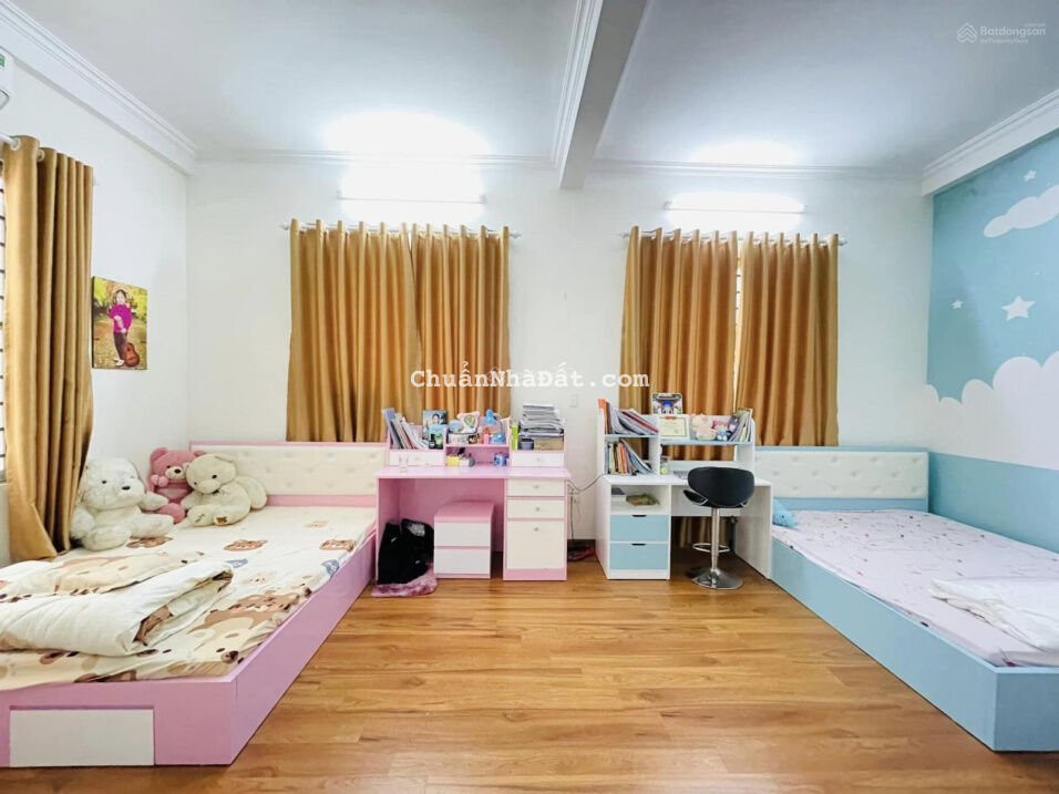 Phố Yên Lạc, ở sướng, dân trí cao DT 110m2, MT 6m, giá chỉ 14.2 tỷ ô tô 2 cái cất trong nhà