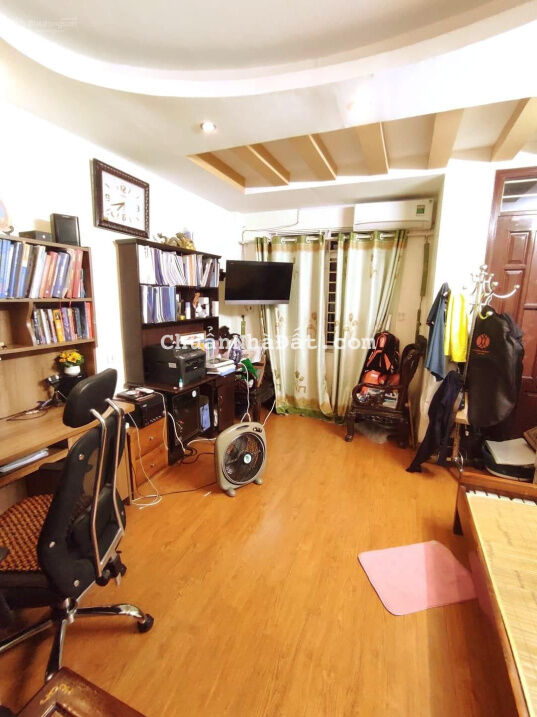 Phố Yên Lạc, ở sướng, dân trí cao DT 110m2, MT 6m, giá chỉ 14.2 tỷ ô tô 2 cái cất trong nhà