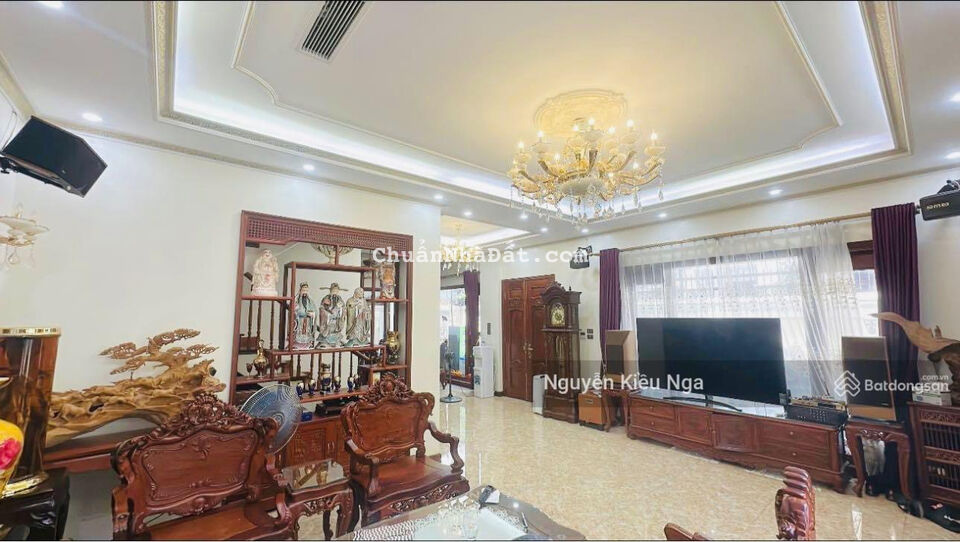 Bán nhà Lạc Trung biệt thự 120m2 MT 8m chào 38 tỷ spa, kinh doanh cho thuê, ở sướng Bán nhà Lạc Trung biệt thự 120m2 MT 8m chào 38 tỷ spa, kinh doanh cho thuê, ở sướng