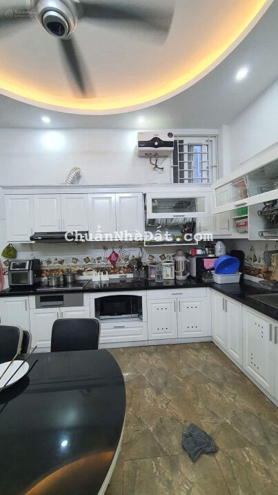 Vị trí vip mặt ngõ 651 Minh Khai, DT rộng 128m2, gara ô tô sân riêng giá chỉ 14.68 tỷ