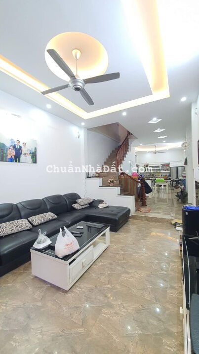 Vị trí vip mặt ngõ 651 Minh Khai, DT rộng 128m2, gara ô tô sân riêng giá chỉ 14.68 tỷ