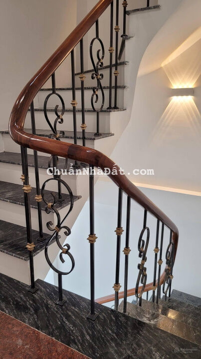 Bán nhà Nguyễn An Ninh, ngõ to rộng, 33m2 x 5T, 5.2 tỷ