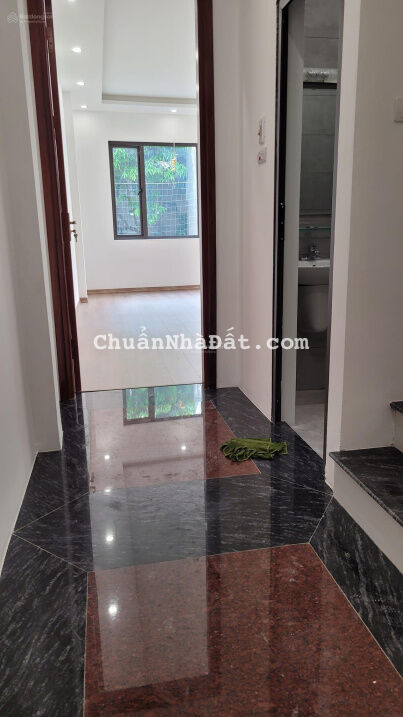 Bán nhà Nguyễn An Ninh, ngõ to rộng, 33m2 x 5T, 5.2 tỷ