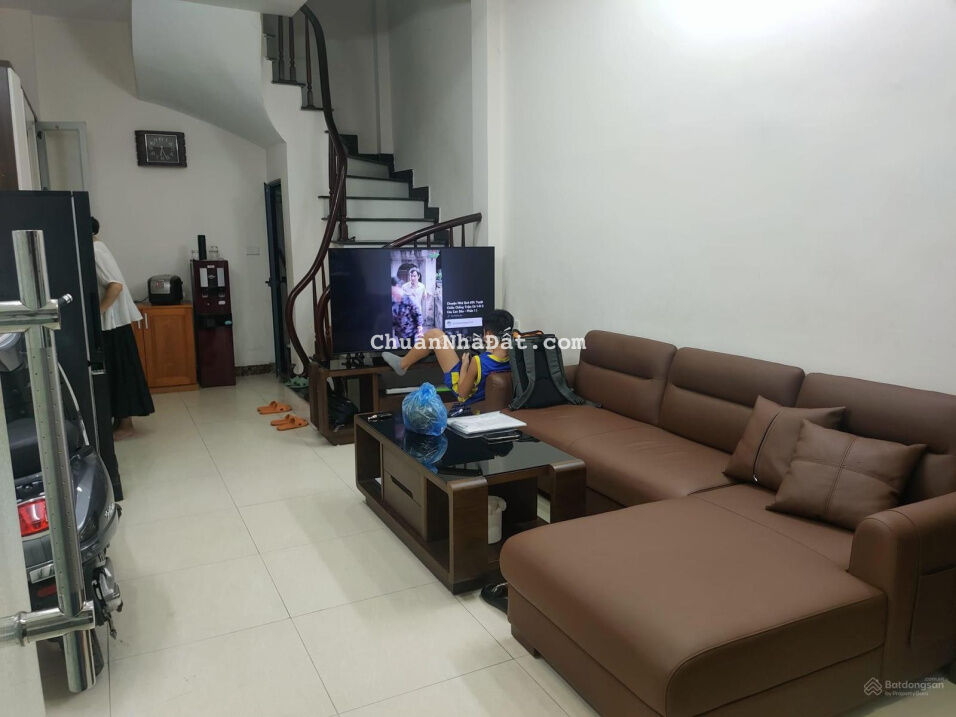 Bán nhà Ngõ Quỳnh dt 35m2 x5 tầng giá chỉ 5 tỷ ngõ rộng