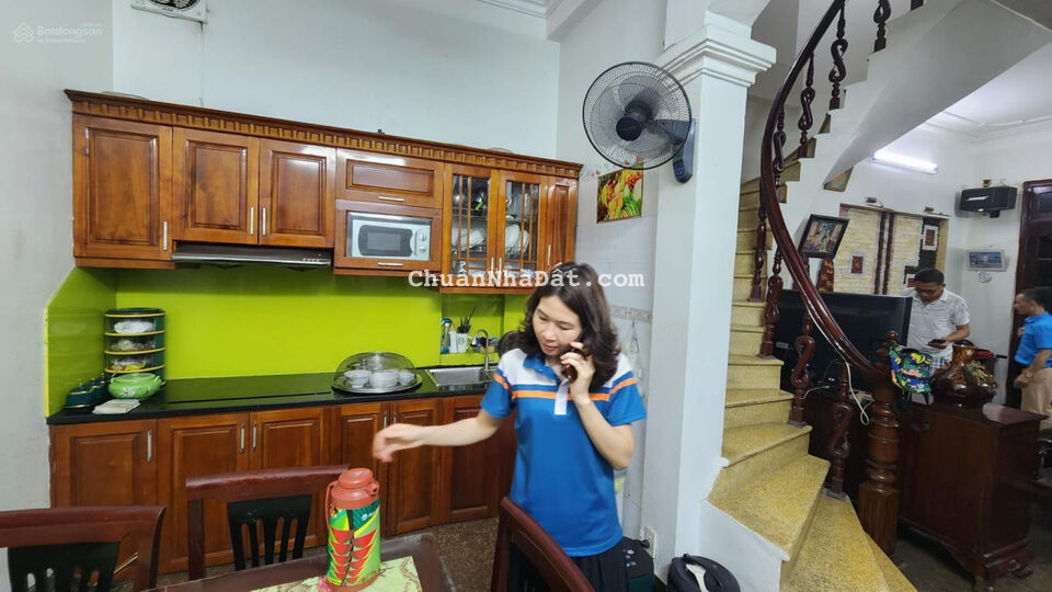 Bán nhà Lê Thanh Nghị, mặt ngõ rộng thoáng, 44m2, MT 4m, dân trí cao, ở cực sướng, giá chào 5,5 tỷ