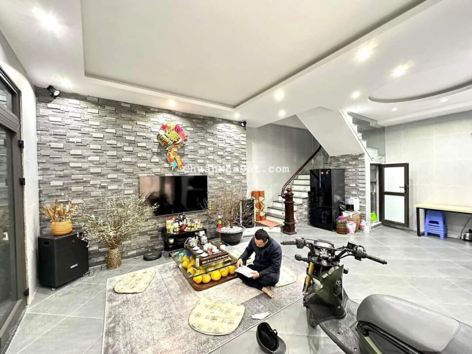 Bán nhà siêu đẹp ngõ Tô Hoàng lô góc 2 mặt thoáng vừa ở vừa mở VP cực đỉnh. DT 47m2, 5T. Giá 7.3 tỷ