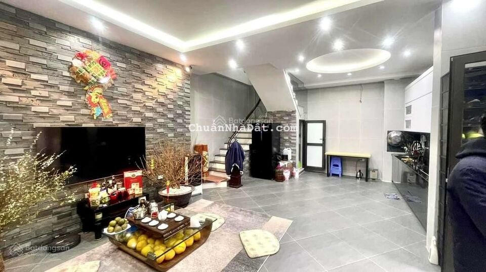 Bán nhà siêu đẹp ngõ Tô Hoàng lô góc 2 mặt thoáng vừa ở vừa mở VP cực đỉnh. DT 47m2, 5T. Giá 7.3 tỷ