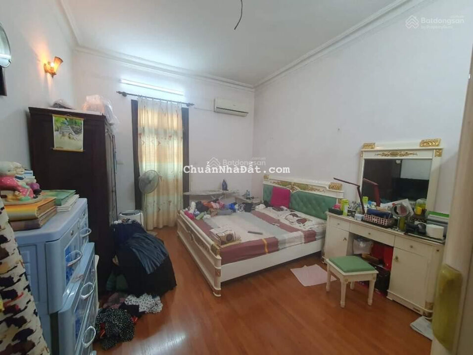 Gia đình cần bán nhà phố Huế Hai Bà Trưng 82m2 5 tầng giá 16.9 tỷ sau nhà mặt phố