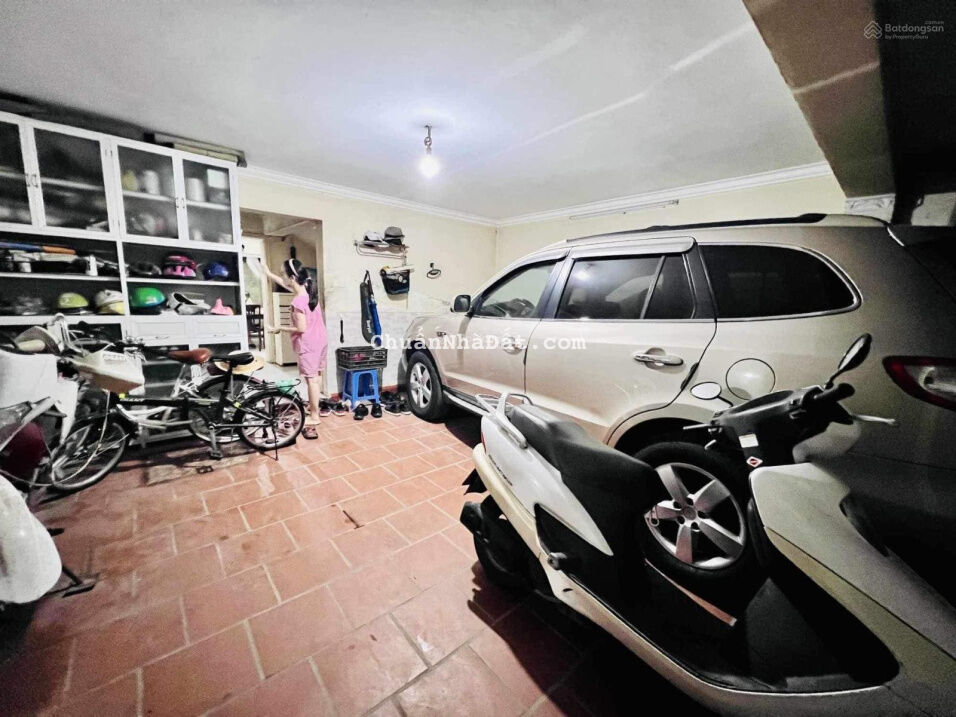 Vip Kim Ngưu mặt ngõ ô tô tránh gara, sân vườn để ô tô chủ thiện chí - giá 14.5 tỷ có thương lượng