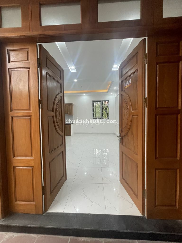 Bán nhà Đông La cạnh trạm y tế 3 mặt thoáng 30m2 2.15 tỷ