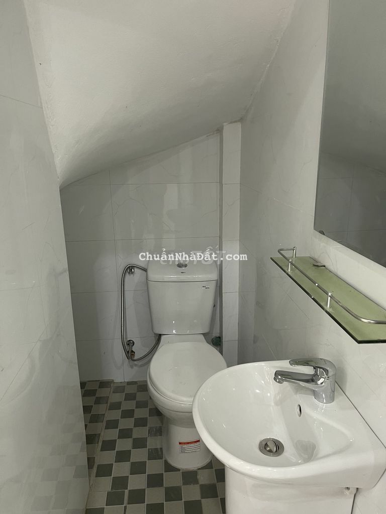 Bán nhà Đông La cạnh trạm y tế 3 mặt thoáng 30m2 2.15 tỷ