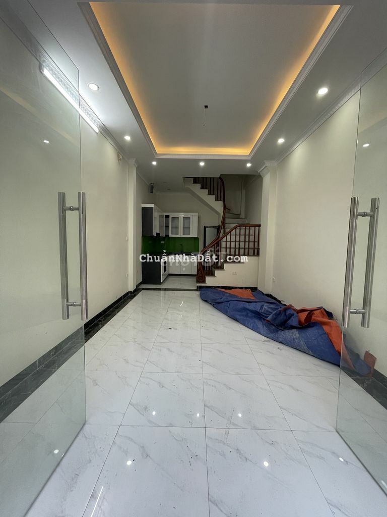 nhà đông la mặt ngõ thông ô tô qua cửa 5 tầng 30m2 3.3 tỷ