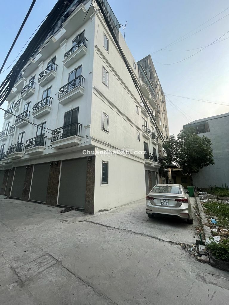 nhà đông la mặt ngõ thông ô tô qua cửa 5 tầng 30m2 3.3 tỷ