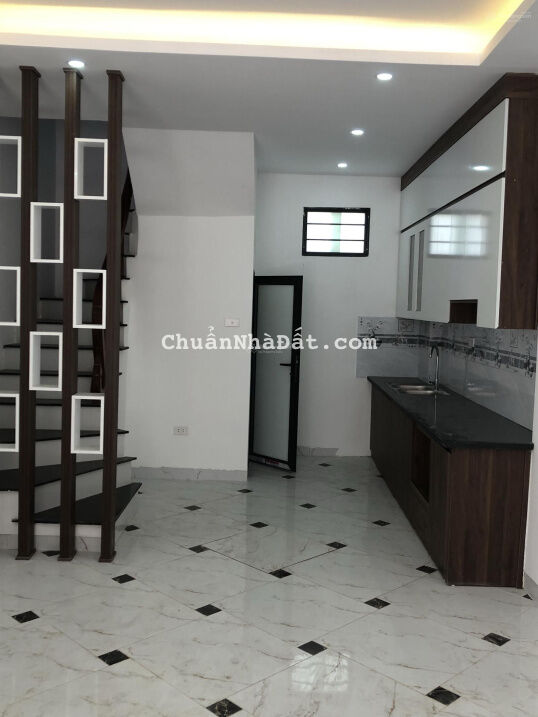 Chính chủ gửi bán căn nhà 3 tầng x31m2, Ngõ ô tô đỗ cửa, Giá 2,2tỷ, Gần đường Lê Trọng Tấn Hà Đông
