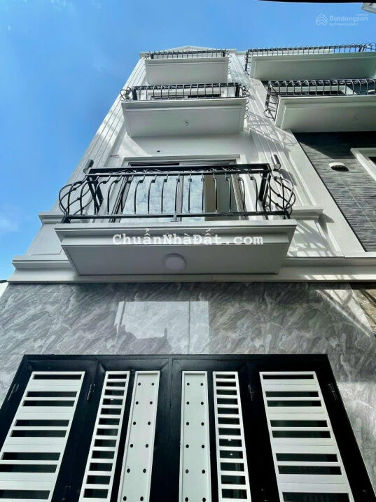 Bán căn nhà 32m2 xây 4 tầng gần Vinhomes giá chỉ 2.15 tỷ