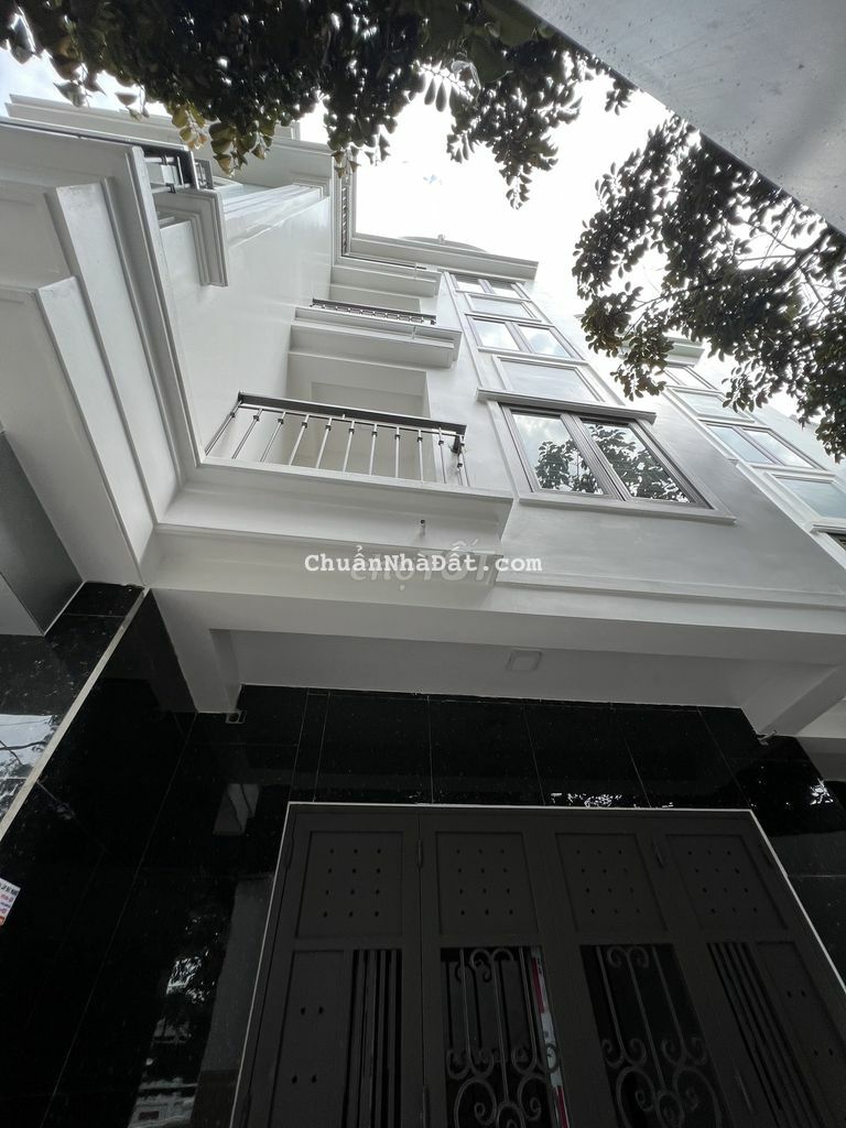 Bán nhà Đông La 5 Tầng 33m2, 2.1 tỷ Đường Rộng thoáng ô tô đến tân nơi