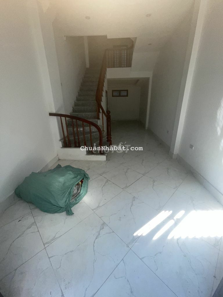 Nhà đông la 4 tầng 33m2 giá 2.05 tỷ cách kdt đô nghĩa 1km