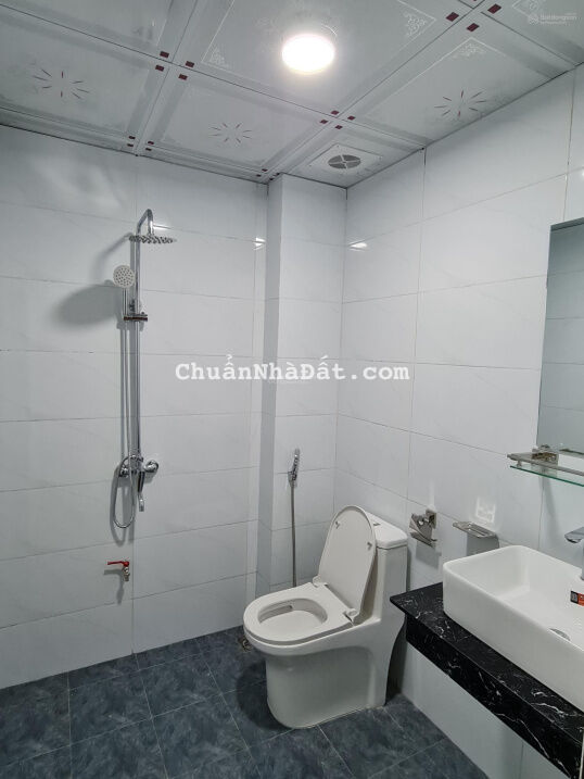 Bán căn nhà 33m2 xây 4 tầng gần khu đô thị Vinhomes, Thiên Đường Bảo Sơn