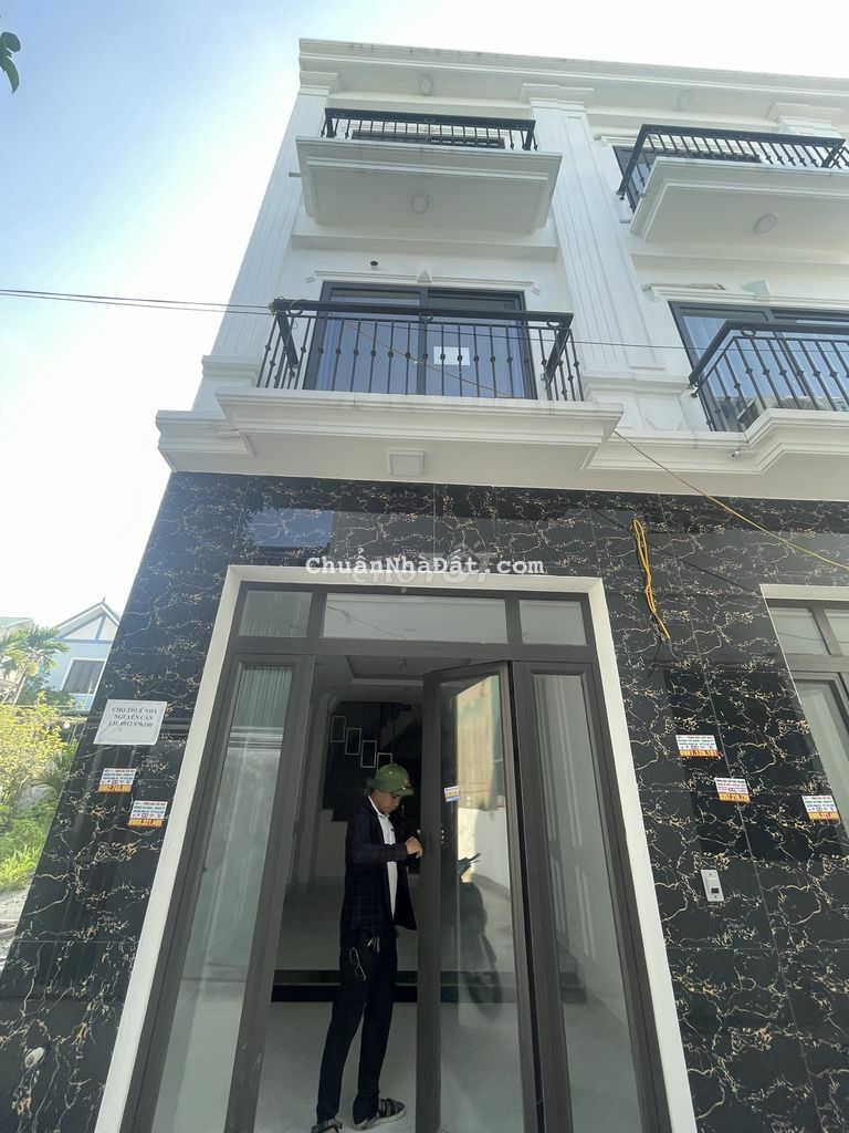 đông la ngõ ô tô con 4 tầng 42.6m2 2,58 tỷ