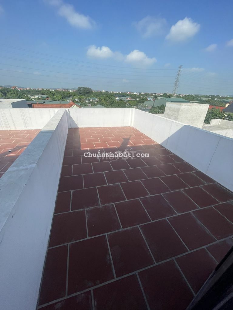 đông la ngõ ô tô con 4 tầng 42.6m2 2,58 tỷ