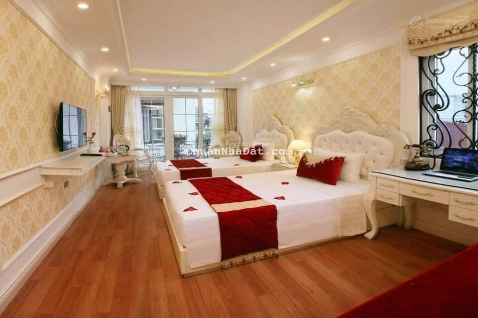 Bán khách sạn 70m2x7, phố Cổ - Hoàn Kiếm, giá 36,5 tỷ. Lô góc, dòng tiền 2,4tỷ/năm Bán khách sạn 70m2x7, phố Cổ - Hoàn Kiếm, giá 36,5 tỷ. Lô góc, dòng tiền 2,4tỷ/năm