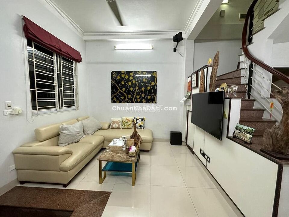 BÁN NHÀ ĐỊNH CÔNG- TRỊNH ĐÌNH CỬU- ĐẠI TỪ 5 TẦNG 3 TỶ4 NỘI THẤT CAOCẤP