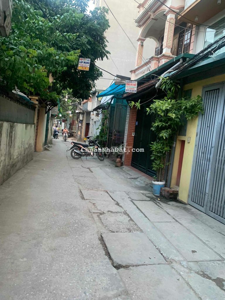 HOANG MANG VÌ NHÀ GIẢM SỐC PHỐ LÊ TRỌNG TẤN OTO ĐỖ CỔNG THÔNG NGÕ HOANG MANG VÌ NHÀ GIẢM SỐC PHỐ LÊ TRỌNG TẤN OTO ĐỖ CỔNG THÔNG NGÕ