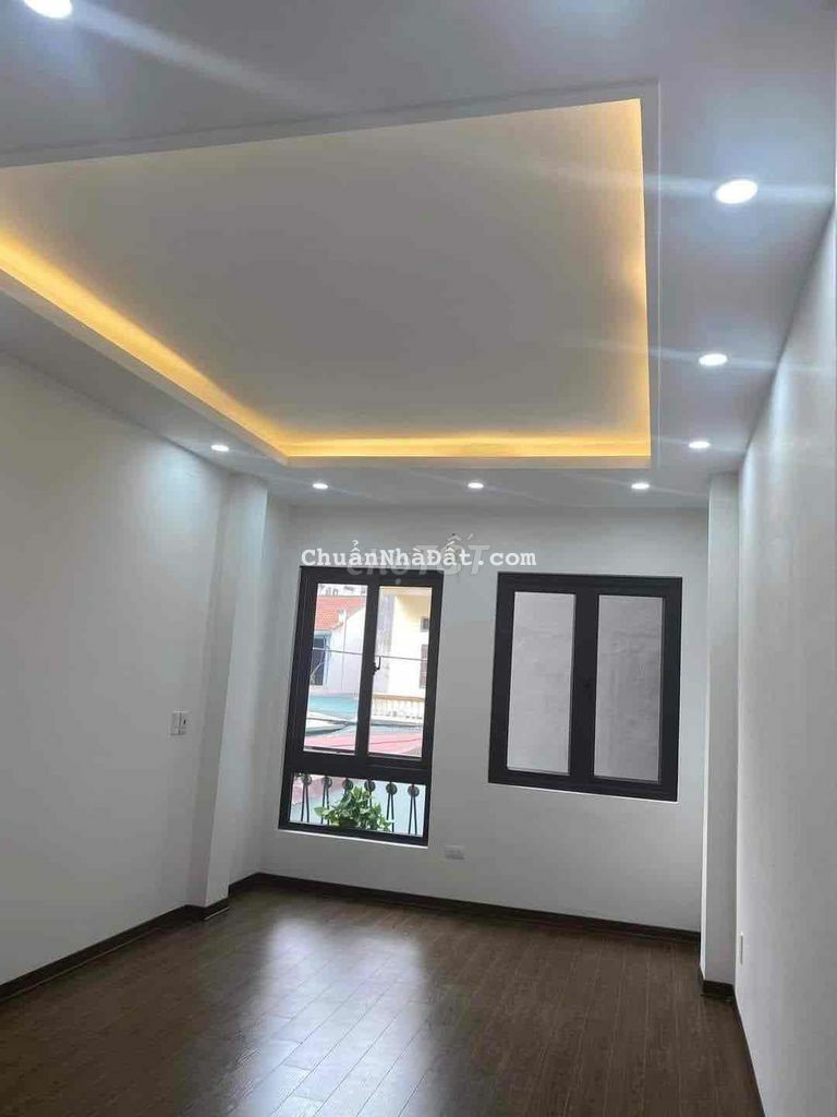 HOANG MANG VÌ NHÀ GIẢM SỐC PHỐ LÊ TRỌNG TẤN OTO ĐỖ CỔNG THÔNG NGÕ HOANG MANG VÌ NHÀ GIẢM SỐC PHỐ LÊ TRỌNG TẤN OTO ĐỖ CỔNG THÔNG NGÕ