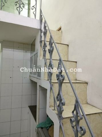 Nhà giảm giá bán gấp giá rẻ nhà Tân Mai 588 triệu 11m tầng 1, tầng 2 đua 12m, 3 tầng, mặt tiền 2 m