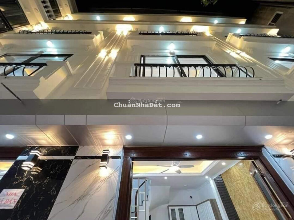 Nhà sang xịn mịn + full nội thất 34m2, 5 tầng, 3.8 tỷ - Định Công Thượng - HM Nhà sang xịn mịn + full nội thất 34m2, 5 tầng, 3.8 tỷ - Định Công Thượng - HM