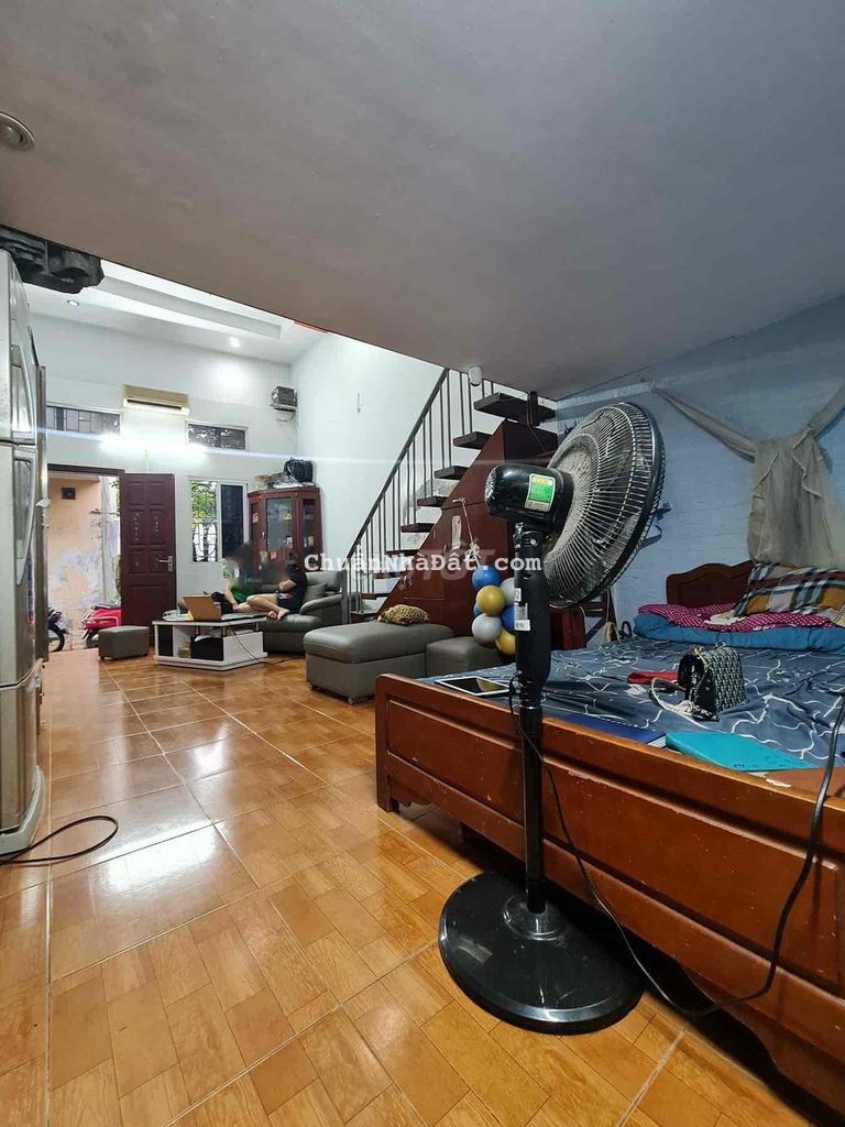 Bán nhà Ngõ 260 Phố Tân Mai quận Hoàng Mai. Ngõ rộng đẹp giá rẻ 1,1 ty