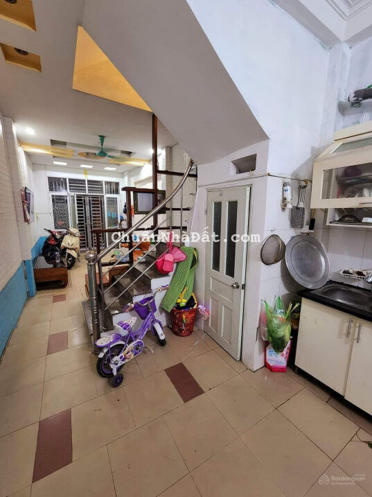 Ngõ 2 ba gác tránh nhau - 50m ra phố - gần phố - 35m2, 5 tầng, 3,55 tỷ - Định Công Thượng - HM