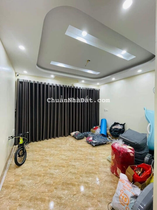 Sát hồ Đền Lừ - lô góc - hai thoáng - đẹp hiện đại nhỉnh 3 tỷ