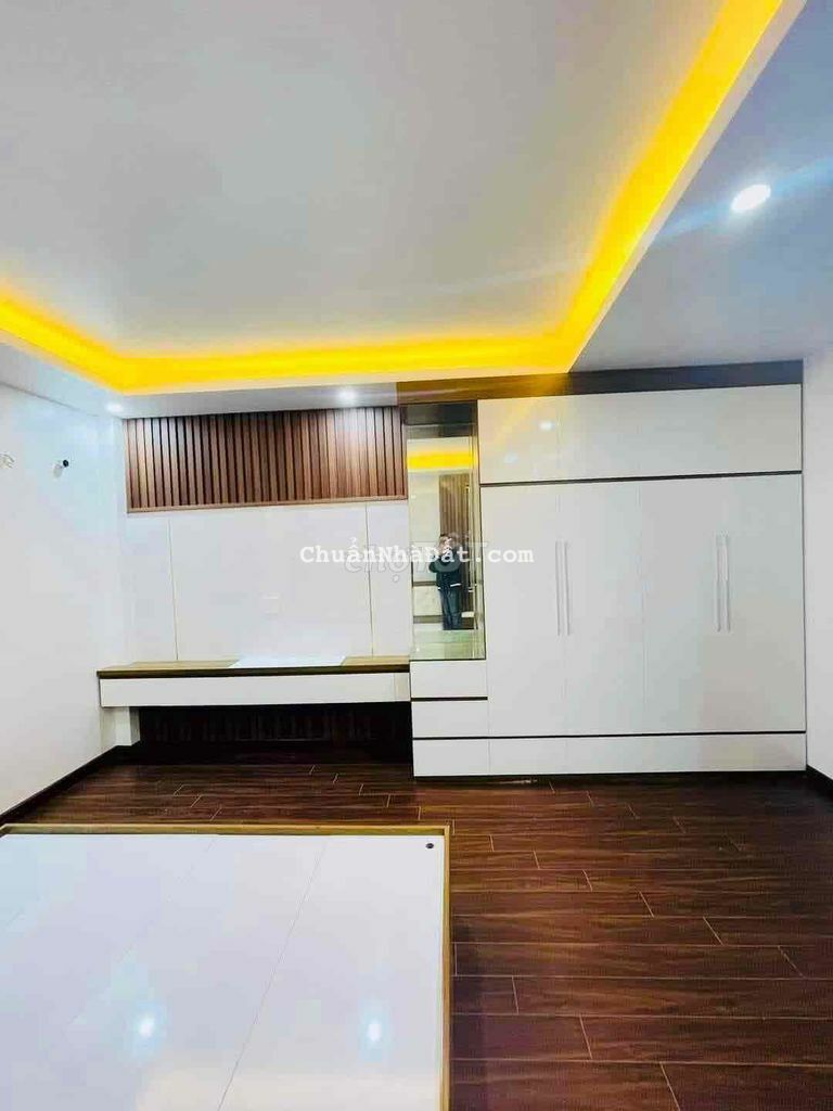 Đẳng’S Cấp! lô góc ô tô đỗ cổng nhà nhà phố Hoàng Mai dt 38.5m x 5t,