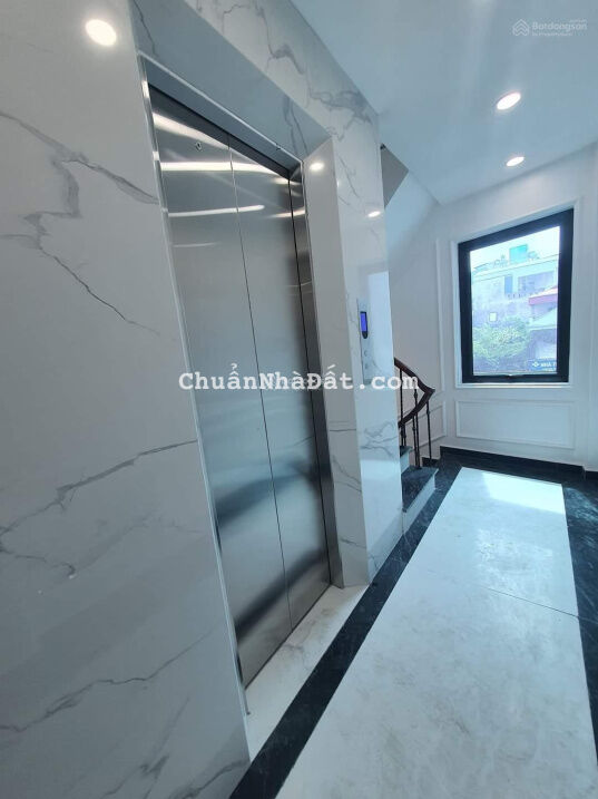 Ôtô đỗ cửa - thang máy - nhỉnh 6 tỷ