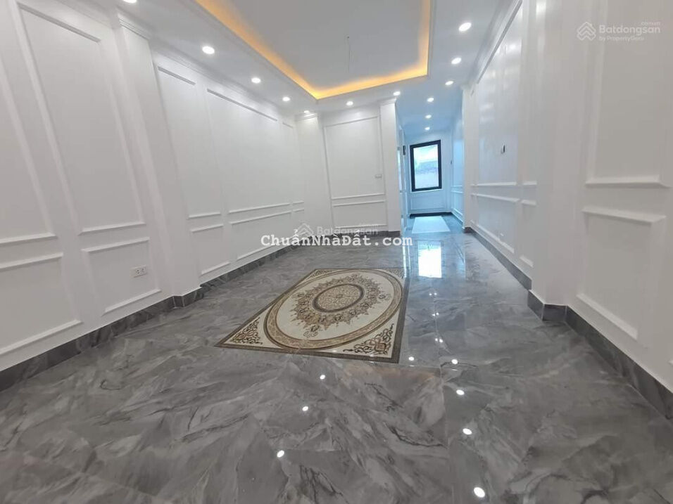 Ôtô đỗ cửa - thang máy - nhỉnh 6 tỷ