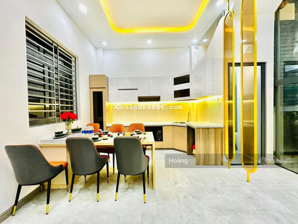 Bán nhà sổ đỏ chính chủ phố Vĩnh Hưng Hoàng Mai. DT 42m2 5T ô tô vào trong nhà ngõ thông 5,25 tỷ