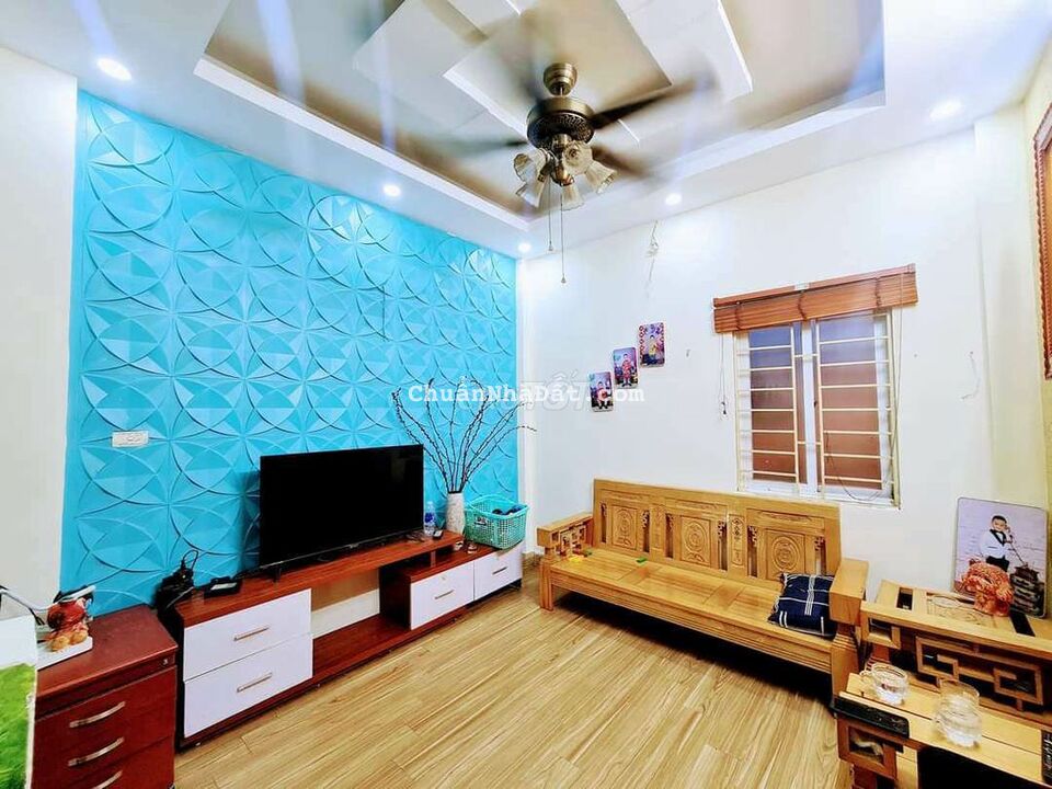 Bán nhà Hoàng Mai, nhà rộng, 4 ngủ, 45m, 4 tầng 3,25 tỷ, sổ đỏ vuông