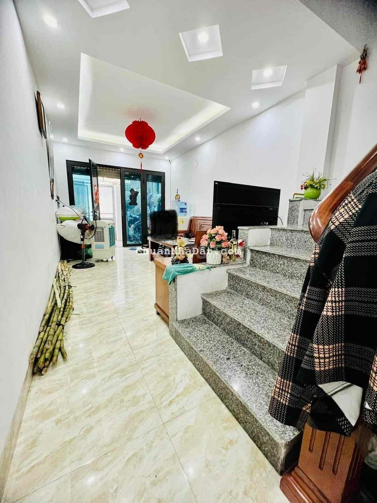 NHÀ MỚI XÂY 3 NĂM ĐẸP VỊ TRÍ THUẬN TIỆN PHỐ HOÀNG MAI OTO ĐỖ CỬA NHÀ MỚI XÂY 3 NĂM ĐẸP VỊ TRÍ THUẬN TIỆN PHỐ HOÀNG MAI OTO ĐỖ CỬA