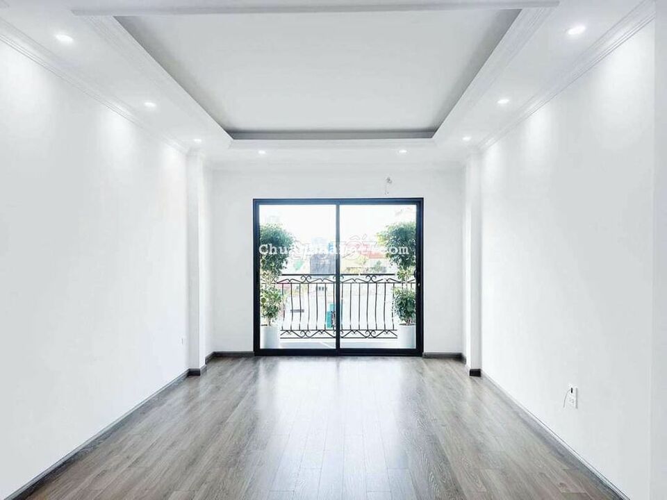 CỰC PHẨM HOÀNG MAI - GARA Ô TÔ7 CHỖ - THANG MÁY