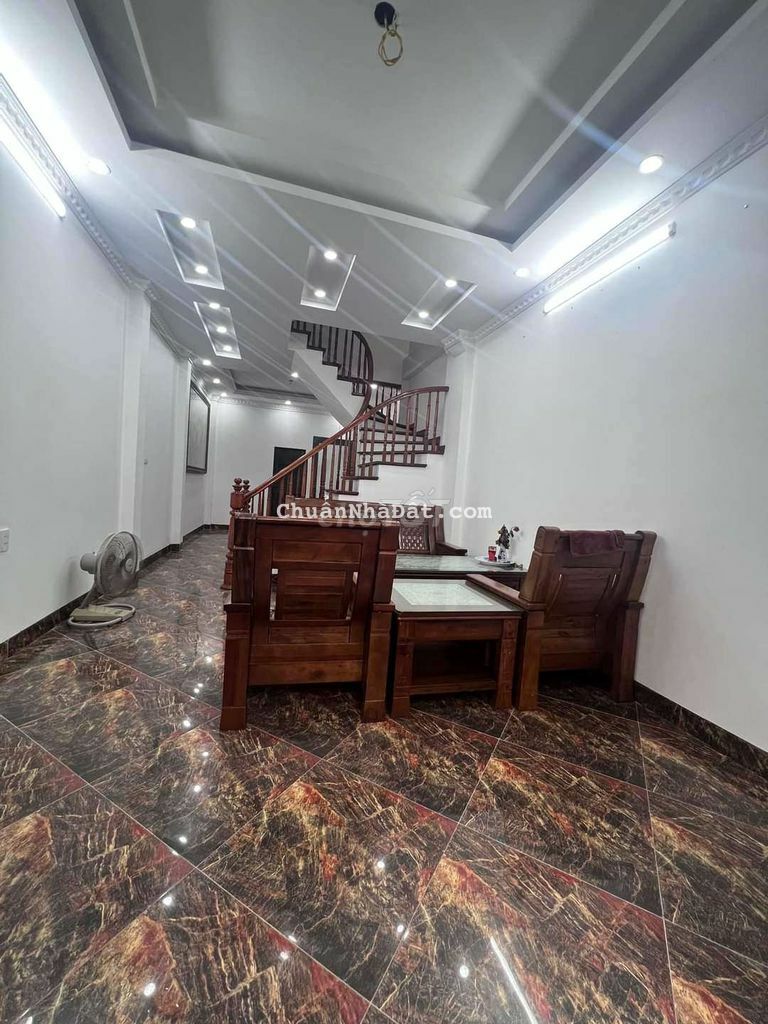 CỰC HIẾM - Ô TÔ 7 CHỖ ĐỖ - CHỦ QUAN CHỨC CHÍNH PHỦ