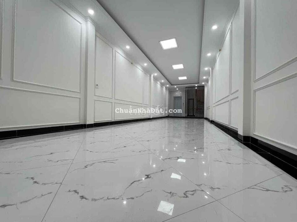 Đẹp như Ngọc Trinh! nhà Tân Mai oto tránh, gara oto- thang máy sđcc